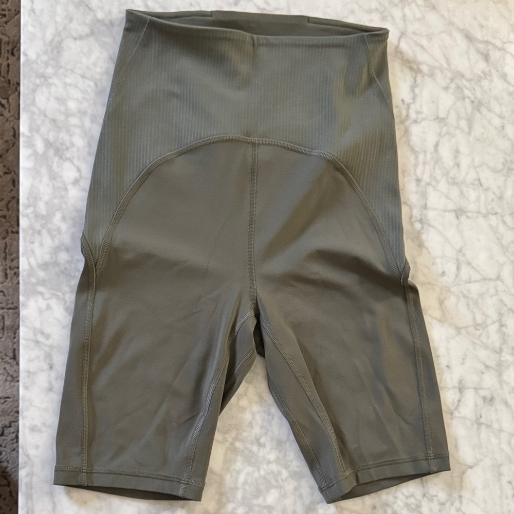 Lululemon High-Waisted ribbed Grey Sage Women Bike Shorts size 2 XS-S
